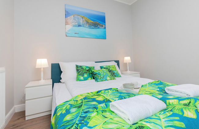 Coast Apartment With Terrace by Renters - Photo 2