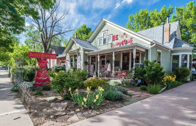 Whimsical Flat Color Unique & Chic Boutique - Foto 31