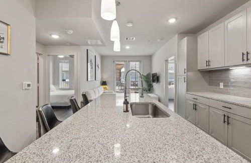 Modern 2BR Poolside Patio Suite in North Austin - Foto 9