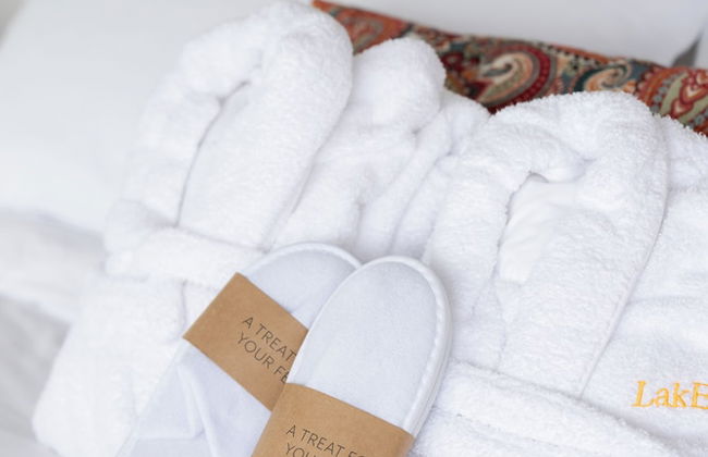 Luxury Waterfront Self-Catering Cabins - Photo 33