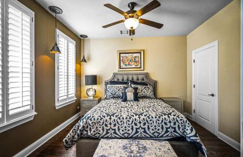 Luxury & Highly furnished upscale w Patio & Garage - Foto 19