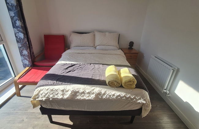 Barking 2 Bed Apt With Parking & Good Travel Links - Foto 5