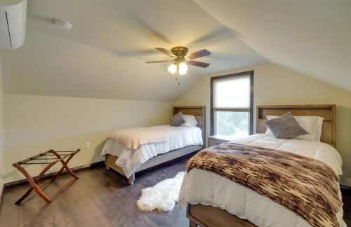 Tranquility Lake Getaway with Hot Tub on 27 Acres! - Foto 20