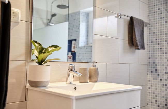 Two Bedroom Self Contained House - Photo 32