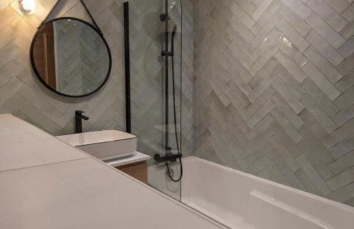 Chazelet - Avec terrasse et jardin - Photo 27