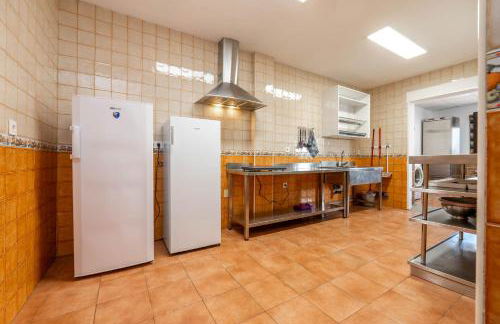 Amplia Casa Familiar con Calefacción, cerca de Sierra Nevada y Granada - Foto 6