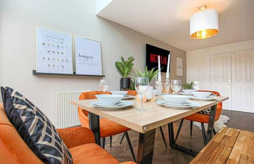 Luxury 5 Bedroom 3 Bathroom House - Smart TVs with Sky and Netflix, Super Fast WiFi, Free Parking by Yoko Property - Foto 8