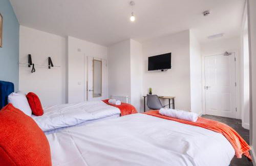 8 Bedroom, 8 En suite, 12 beds, Fast Wifi, Contractors, Parking - Foto 11