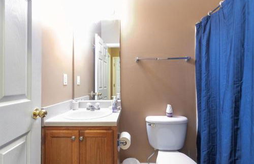 6BR Home • Spacious Yard + Grill • Peaceful Suburb - Foto 26