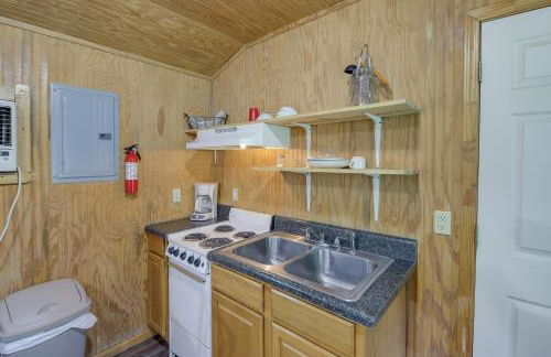 Serene Briceville Vacation Rental Cabin with Grill! - Foto 9