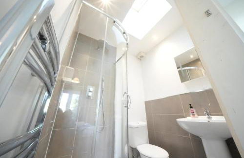 Private Rooms-Private Bathrooms-Near Airport- CABIN CREW paradise - Foto 11