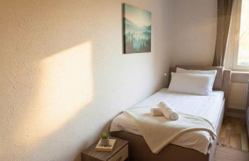 Modernes 5-Personen Apartment mit kostenlosen Parkplätzen, Boxspringbetten, WLAN, 3x TV, vollausgestatteter Küche - Foto 3