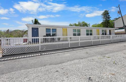 Condo located in Goodland just a short walk from great food - Foto 27