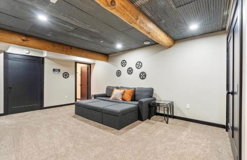 The Log Haus, a newly renovated lakefront cabin close to the trails - Foto 24