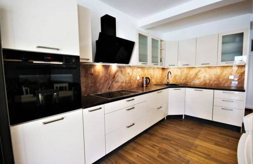 New Villa with Pool - Foto 9