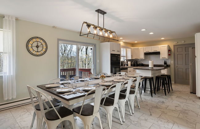 Amazing Vacation House In Poconos~hottub~game Room 6 Bedroom Home - Foto 38