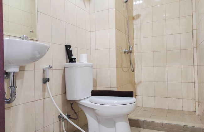 Homey and Comfy 2BR at Vida View Apartment - Foto 13