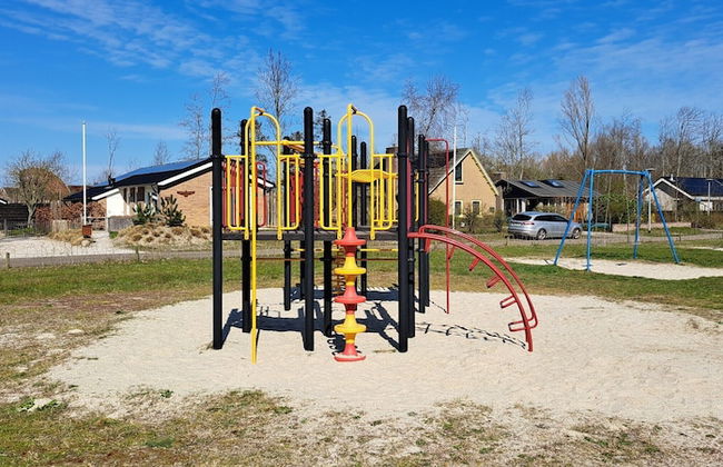 Cozy Holiday Home with Hot Tub in Lauwersoog by Lake - Foto 33