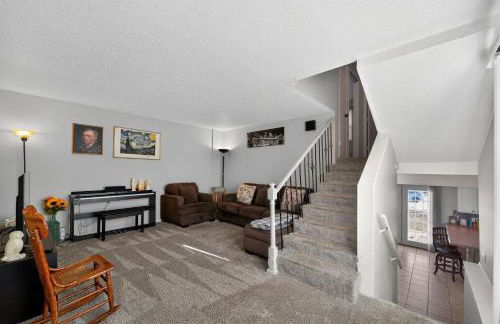 Lux Home, Minutes to Sanford Medical Center & Zoo - Foto 2