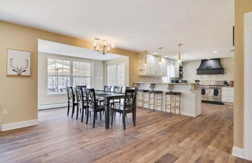 Luxe Lrg Pocono House for 18 Hot Tub/Gameroom/Pool - Foto 58