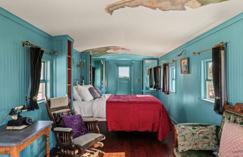 The Outlaw By The Cohost Company - Foto 75