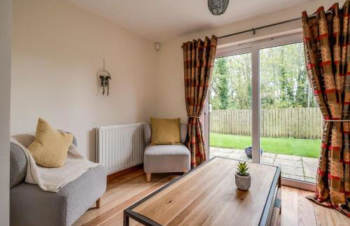Stylish & spacious 3 bedroom entire house in Lisburn with parking - Foto 2