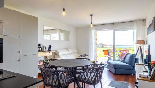 Pieds Dans L'eau Madame est Servie - Foto 2