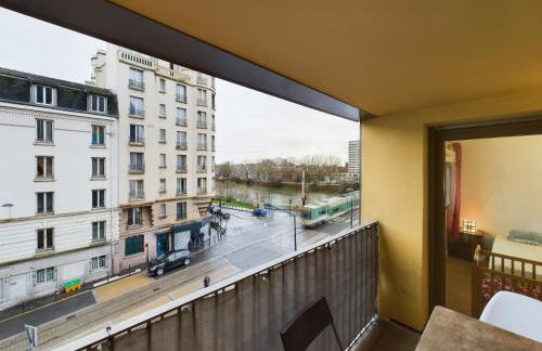 Roi de la Seine à Paris, stade, Gare parking et terrasse - Foto 35