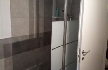 The judas trees - Foto 11