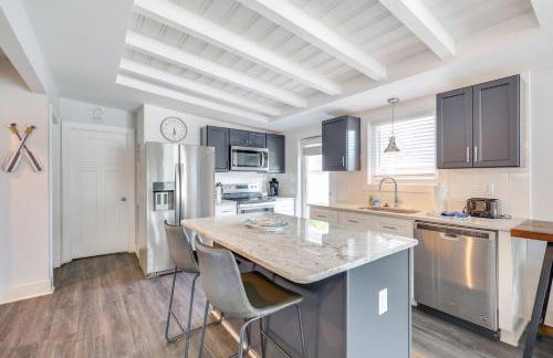 Modern Oak Island Escape 1 Mile to Long Beach! - Foto 7