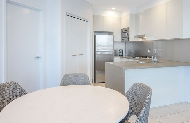 Meriton Suites Adelaide Street, Brisbane - Photo 7