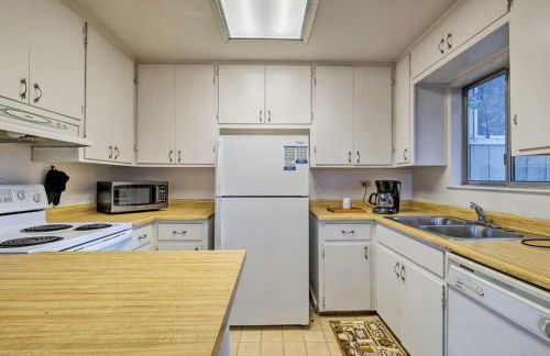 NEW! Cozy & Secluded House w/Deck - Near Yosemite! - Foto 25