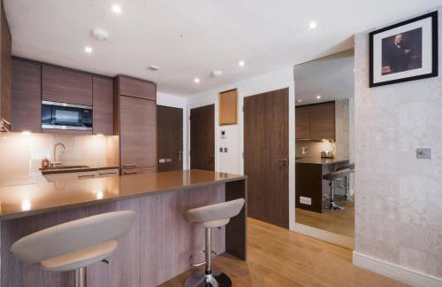 One bedroom apartment with balcony and concierge , station and shops 2min walk - Foto 8