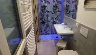 Villa Laura Holiday House 2 - Photo 3, Shower