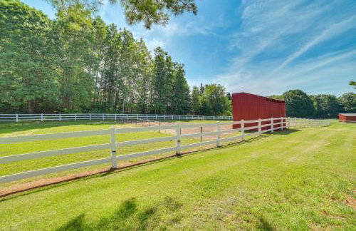 9 Mi to Boyne Resort! Farmhouse Near Town and Lake - Foto 26