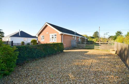 Dassia-Rural Bungalow, Dog Friendly with Hot Tub Near Gurnard - Foto 38