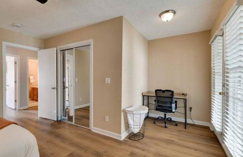 Prime Location With Balcony Near Broadway and Top Golf - Foto 16