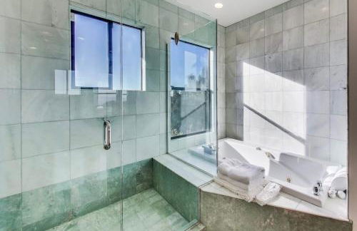 Luxurious Hillside Home wAC & Gorgeous SF Views! - Foto 34