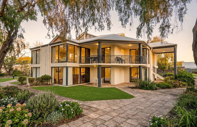 98 Steps To The Beach - Photo 1