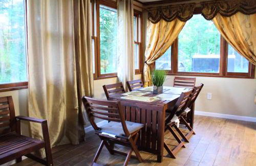 Rare River Views & Access, Cabin by Eden Islands - Foto 12