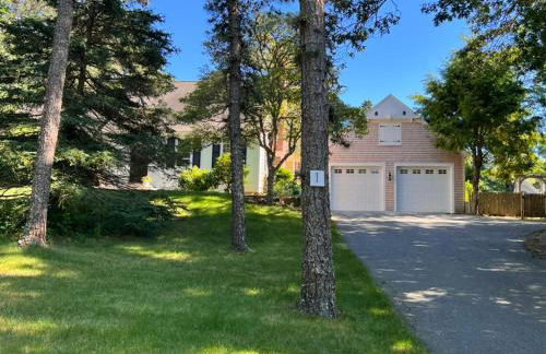 5 bedroom Cape with a pool and large yard - Foto 1