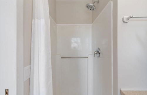 High-End Finger Lakes Escape - Expansive Game Room, Cozy Firepit, & Scenic Views - Foto 40