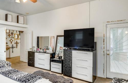 5 Mi to the Marketplace Roomy Bakersfield Retreat - Foto 13