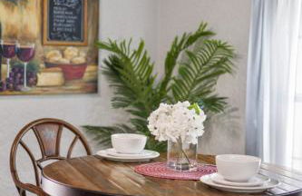 Bo360 White House with Fenced Yard - Foto 15