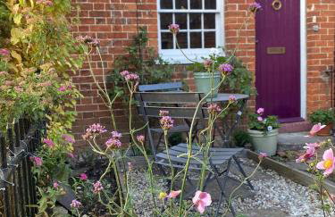 Historic Cottage in Heart of Farnham nr the Castle - Photo 30