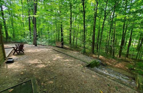 Woodshores Retreat - cozy retreat, hot tub, Lk MI - Photo 11