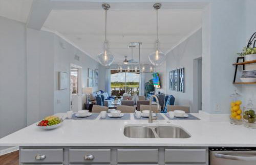 Top floor condo with view of lake, pool and fireworks! Next to Convention Center! - Foto 34