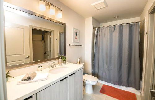 2BR Uptown Furnished Apartment near Truist Fields apts - Foto 13