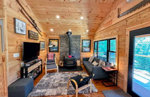 5R Cozy log chalet in fantastic location. Ski, snowshoe, fish, explore! AC, pet friendly! - Photo 32