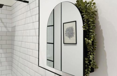 Central Location 3BR Home on Gladstone Street - Photo 37